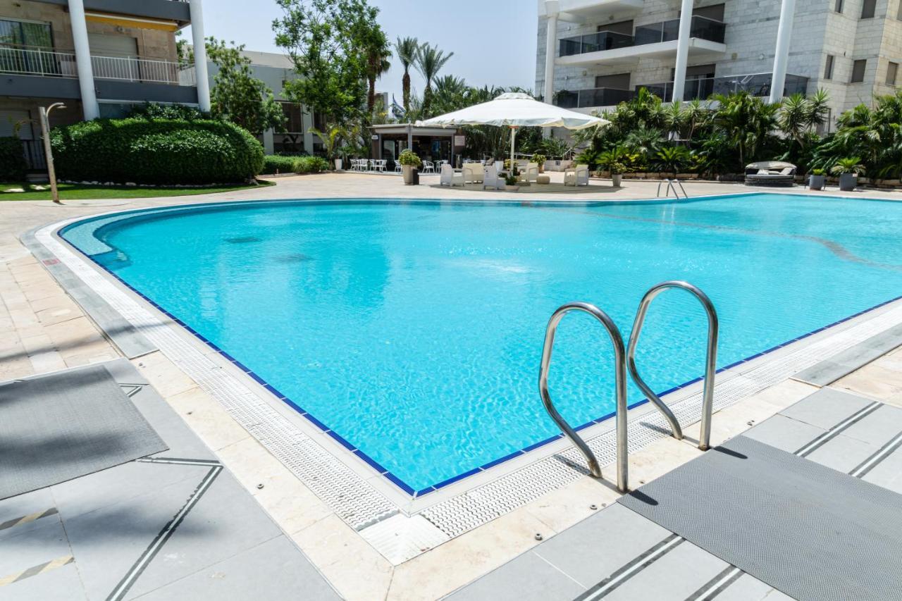 דירת גן פונה לבריכה - Pool Garden View Eilat Apartman Kültér fotó