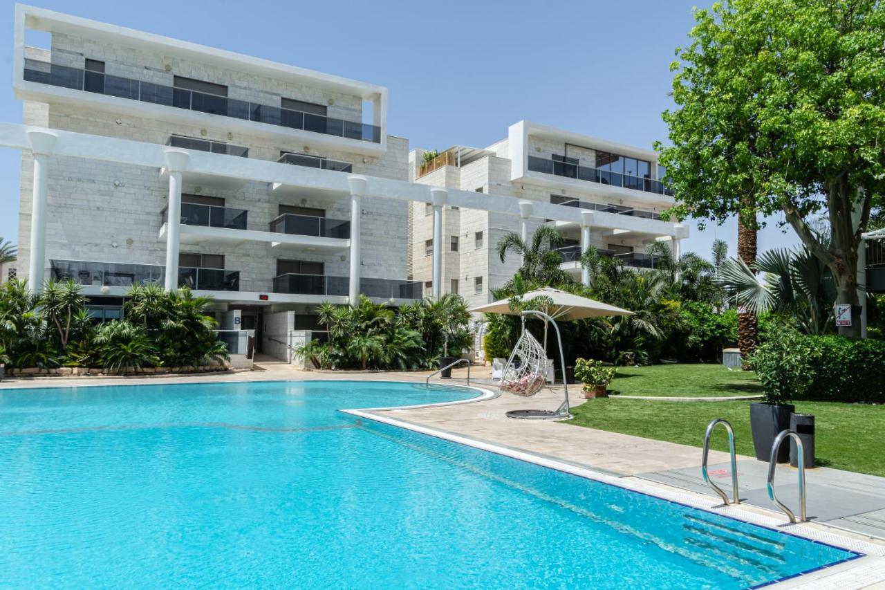 דירת גן פונה לבריכה - Pool Garden View Eilat Apartman Kültér fotó