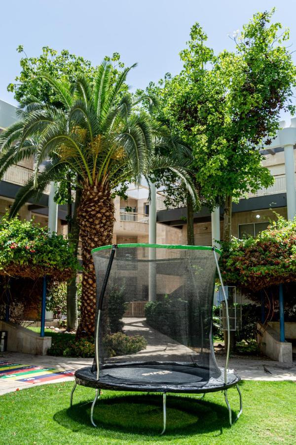 דירת גן פונה לבריכה - Pool Garden View Eilat Apartman Kültér fotó