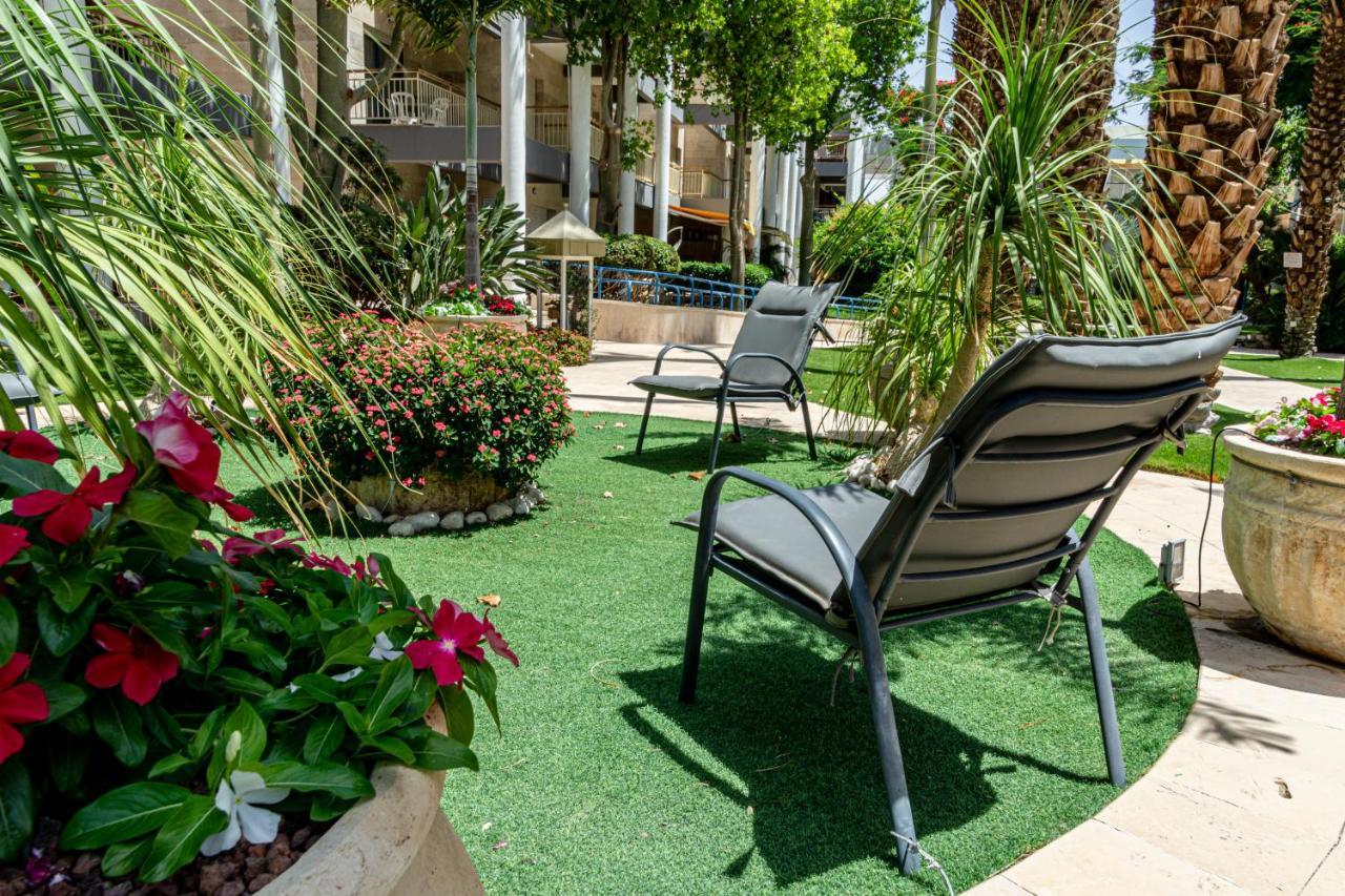 דירת גן פונה לבריכה - Pool Garden View Eilat Apartman Kültér fotó