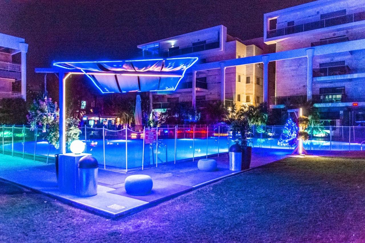 דירת גן פונה לבריכה - Pool Garden View Eilat Apartman Kültér fotó