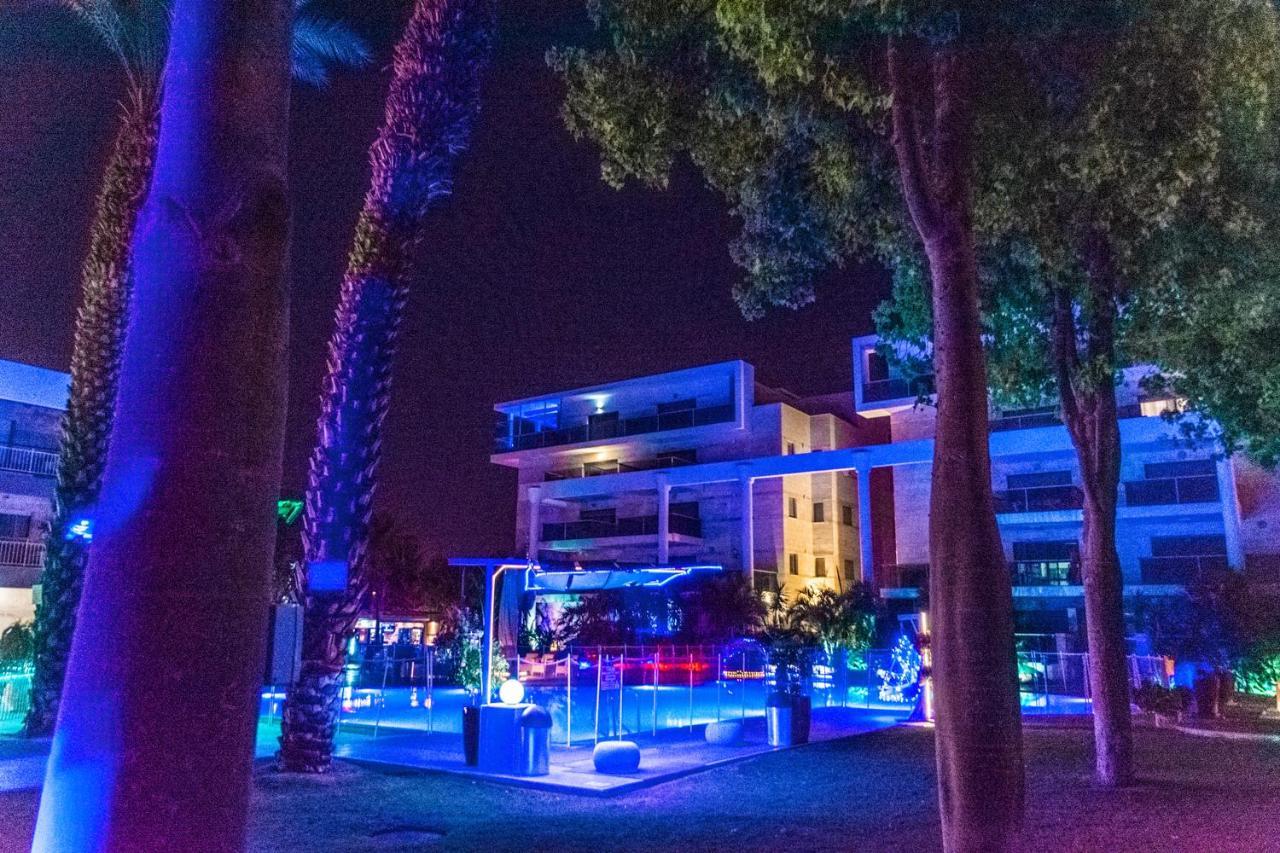 דירת גן פונה לבריכה - Pool Garden View Eilat Apartman Kültér fotó