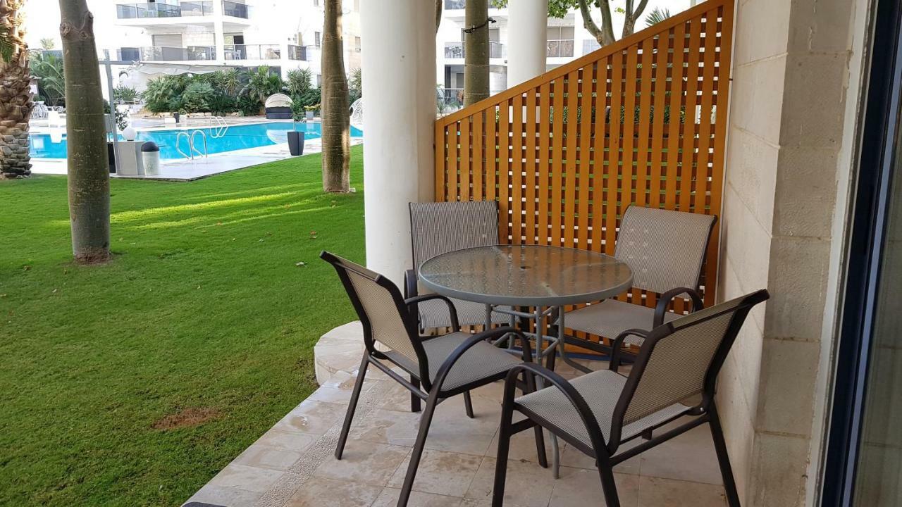 דירת גן פונה לבריכה - Pool Garden View Eilat Apartman Kültér fotó